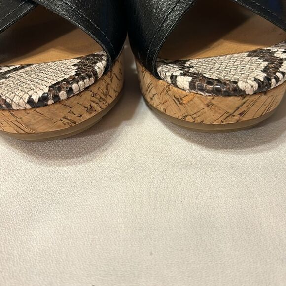 Dakota Chase size 6.5 open so platform wedge sandal.  Worn once inside only - Picture 6 of 9